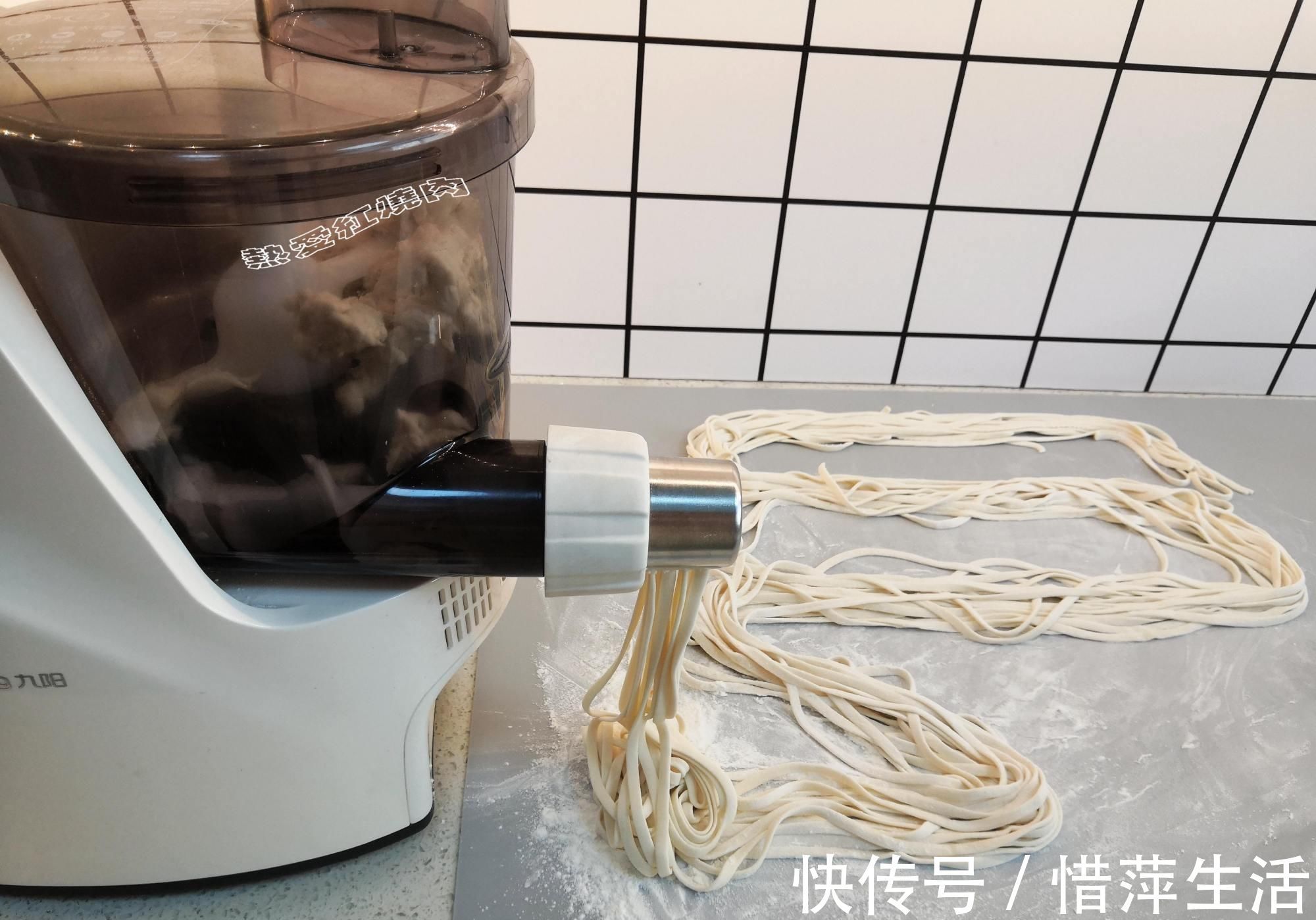 面条|我们这过生日必吃这碗打卤面,卤子香喷喷,面条爽滑又筋道太香了