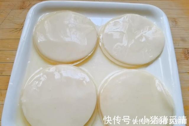 饺子皮|早餐别再吃油条了,1块钱饺子皮,一擀一卷,5分钟解决全家人早餐