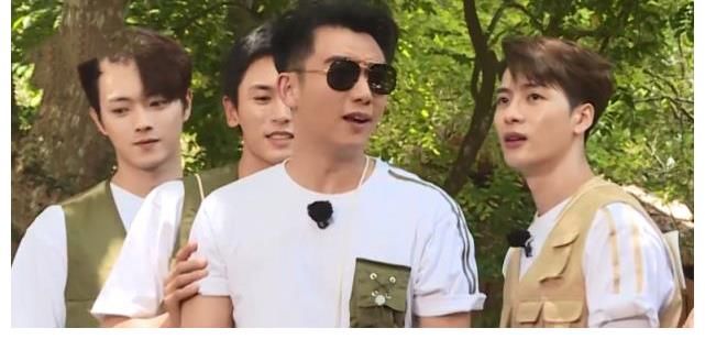 王嘉尔|《跑男》最心机嘉宾,当着镜头诉说委屈,受人帮助不感恩还撕名牌