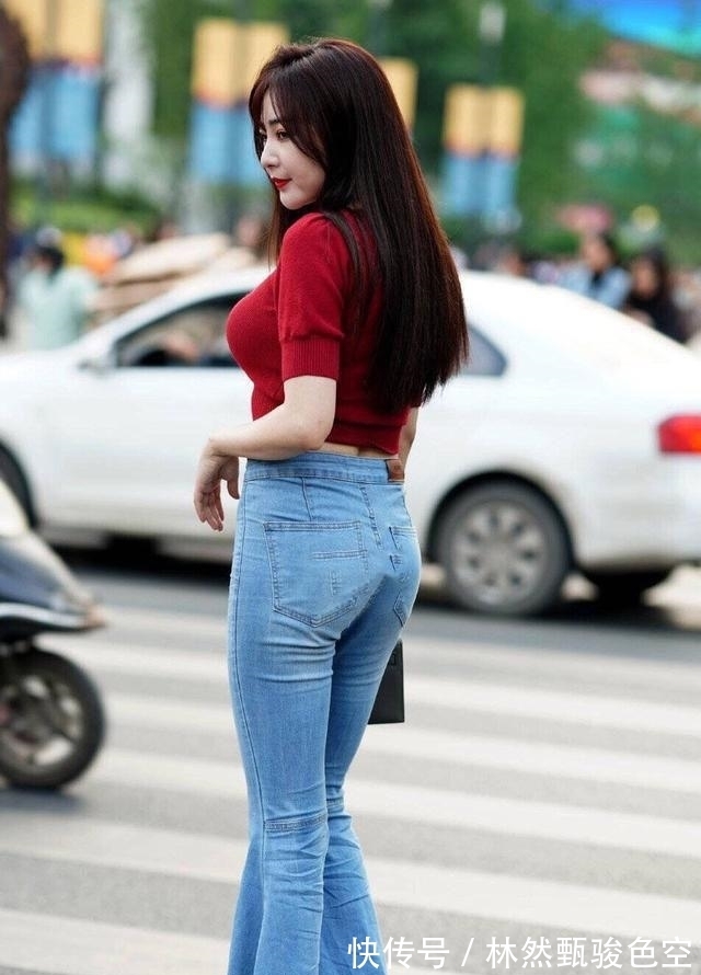 不知道贵妇风是什么?喇叭裤加上红色高跟鞋,这18cm是真的出众