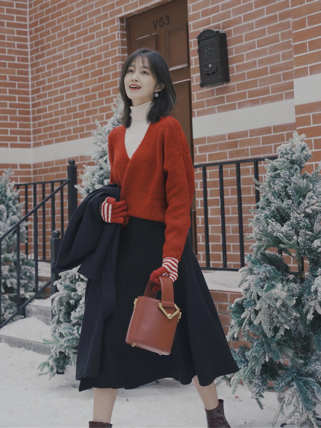 黑色|“毛衣+半裙”又火了,爱美女孩掌握写3个搭配技巧,个性又耐看!