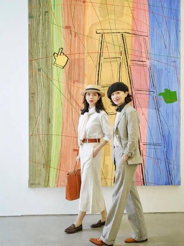 穿衣|三木母女又凭穿搭火出圈，穿衣打扮优雅又端庄，时髦感不输女明星