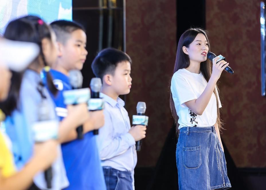 陈更|因《诗词大会》走红的冠军陈更，被保送北大，为何6年还没毕业？