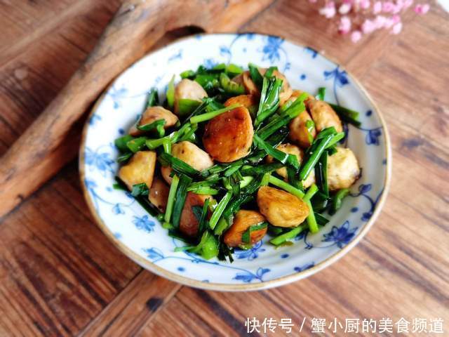 香喷喷的韭菜炒肉丸,美味又下饭,一大盘不够吃