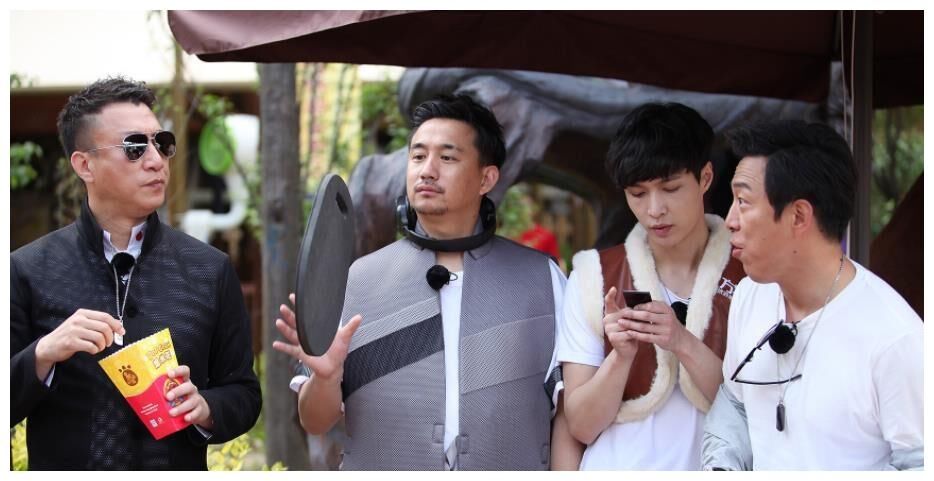 差在哪？黄磊：男人帮出生入死！岳云鹏：我们就是吃吃喝喝！