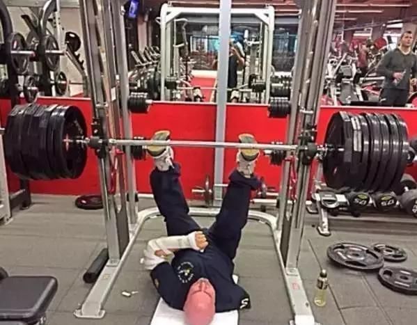 健身|虽然他健身3年体重一斤没涨,我却被深深感动了!