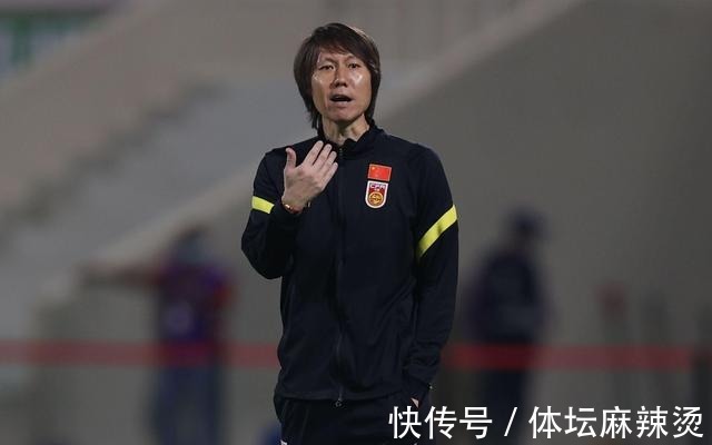 国足|李铁屡曝出争议言论凸显其两面性格：表面自信实则自卑