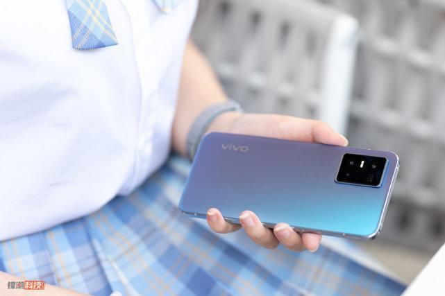 fhd|自然人像美颜自拍，vivo S10继续照亮你的美