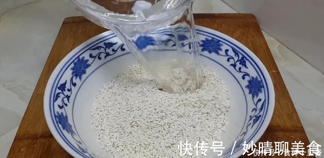 糯米又出新吃法,加2把红枣,个个焦脆又软糯,出锅孩子抢着吃