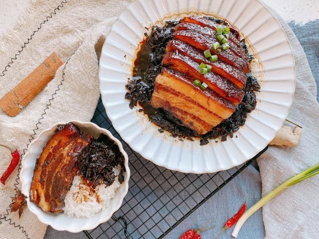 年夜饭必备梅菜扣肉，掌握3点，能出虎皮，而且肥而不腻入口即化