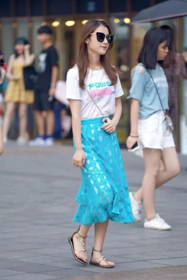 阔腿裤|身材苗条的美女，针织衫搭配阔腿裤，显瘦大方也很优雅