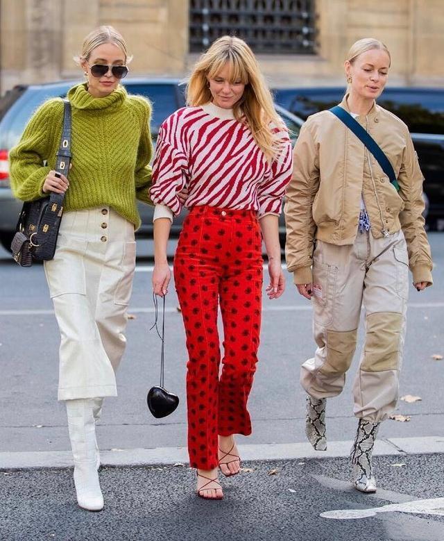 章若楠 秋天凉了别再露腿了,毛衣+长裤温暖又时髦,贼好看