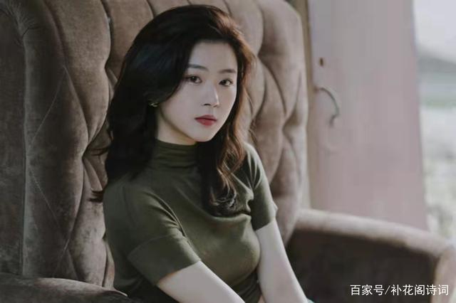 枕梦@五言格律寂寞溪流冷,清凉晚霁歌。云开晴照日,地阔映光波