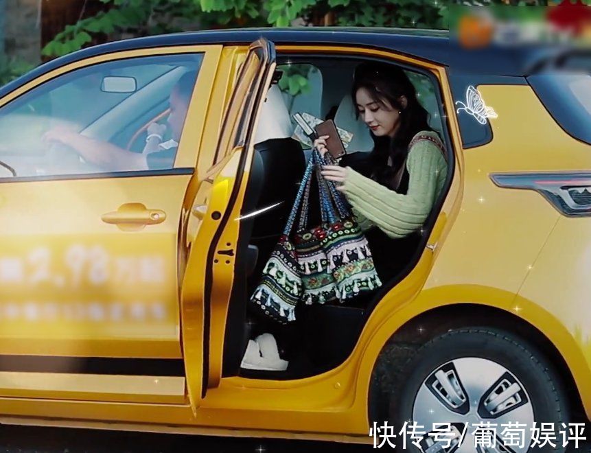 趙麗穎|趙麗穎回歸《中餐廳5》，黃曉明反應(yīng)太搶鏡，兩人關(guān)系如何很顯然