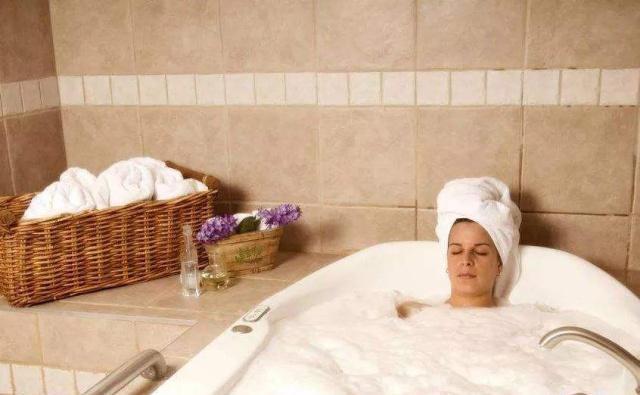 起床|女人减肥要想“瘦得快”,清晨起床后坚持4件事,不怕体重降不下