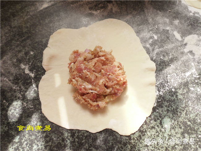 此款馅饼超简单，不用酵母，不用烫面，香软有嚼劲，百吃不腻