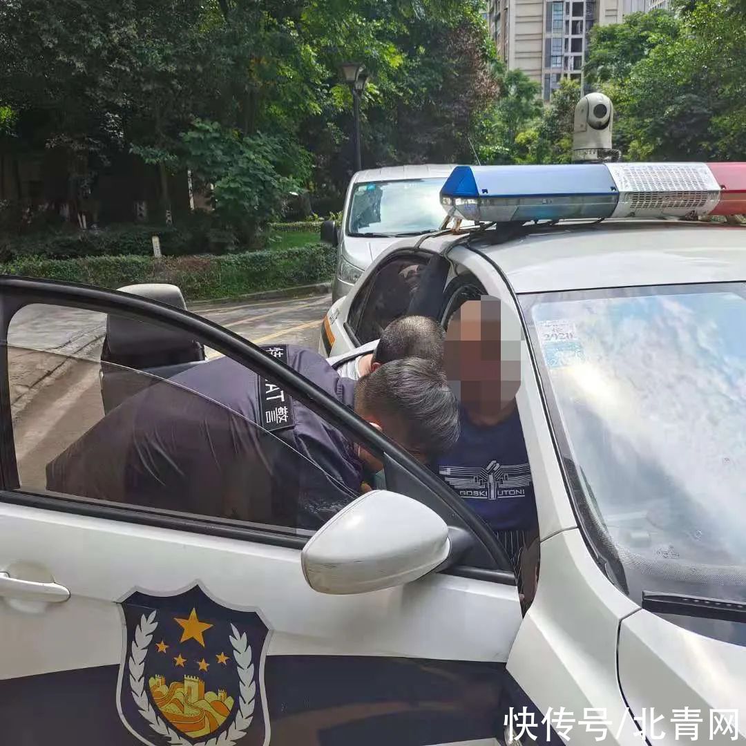 轮椅|泸州一警车在隧道内开得比走路还慢，却获群众纷纷点赞