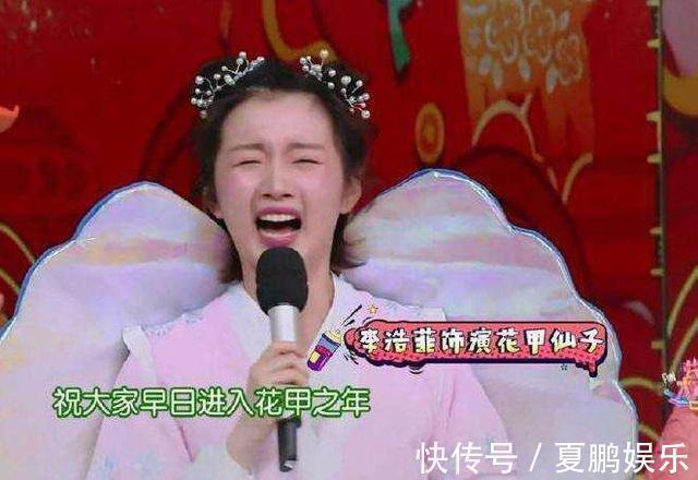 都是中專畢業(yè),在給外國人點餐時,趙麗穎和李浩菲的差距太大了