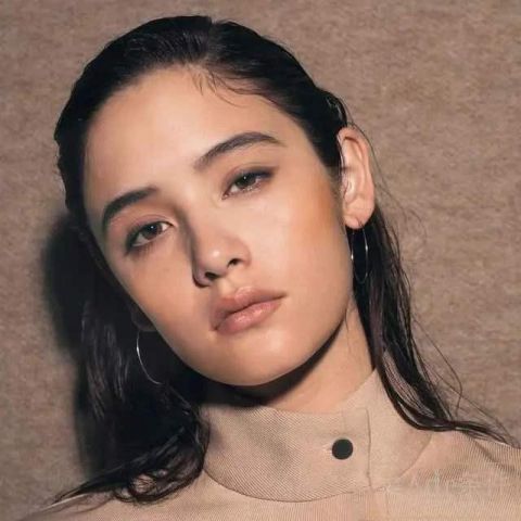 脸上有这4个特征的女生，说明你是“高级脸”，越看越好看的类型