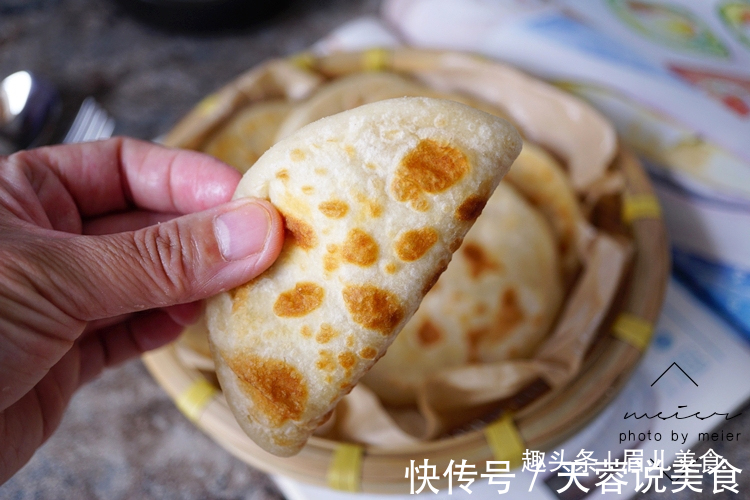 不用发面的小饼,依然柔软,翻来覆去吃了几十年,就是吃不腻!