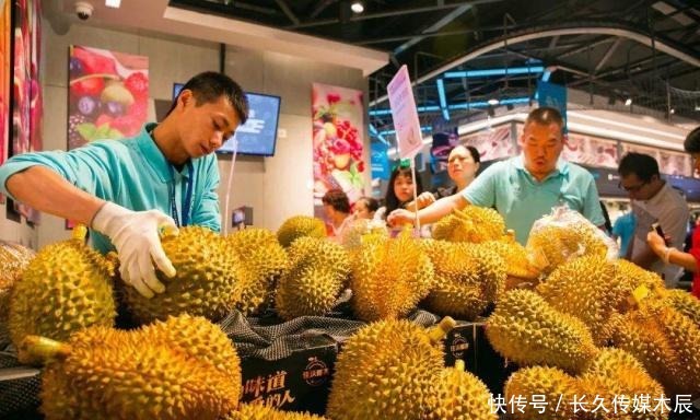 中年|泰国榴莲大量“滞销”，为何当地商人却认为，中国游客该为此负责