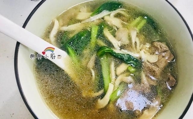 平菇|猪身上便宜又好吃的部位,煮汤越喝越香,是最好的食补食材
