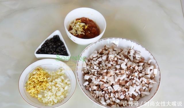  不用|香菇酱原来这么简单，学会了再也不用买，现在现吃，拌面很香！