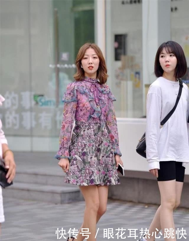 清新优雅的连衣裙,显精神又更加减龄,轻松穿出自己的窈窕身姿