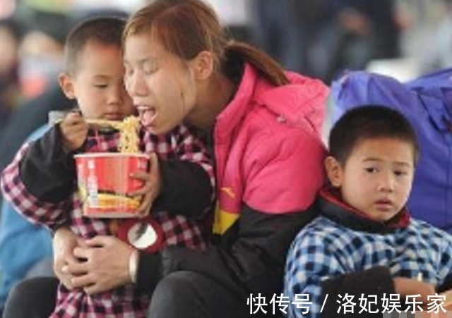 亲子|小学生帮妈妈写请假条火了,单位领导看完泪目奖励千元休假5天