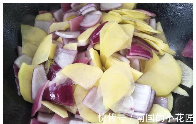 香气|秋天我最爱吃的1道菜，选用3样食材，简单烹饪5分钟，香气四溢