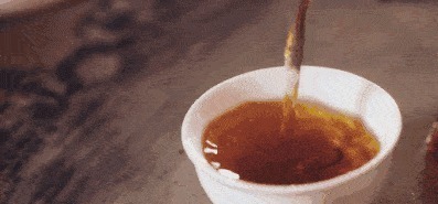 洗衣服直接倒洗衣液错，告诉你正确做法，洗完比新衣服还新