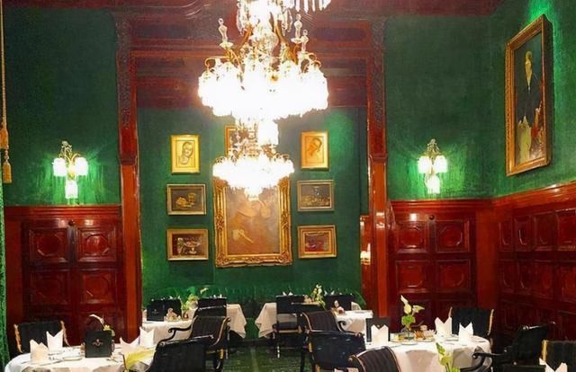  背叛|日本逆天妈妈桑：年入30亿，只有金钱和狗不会背叛！