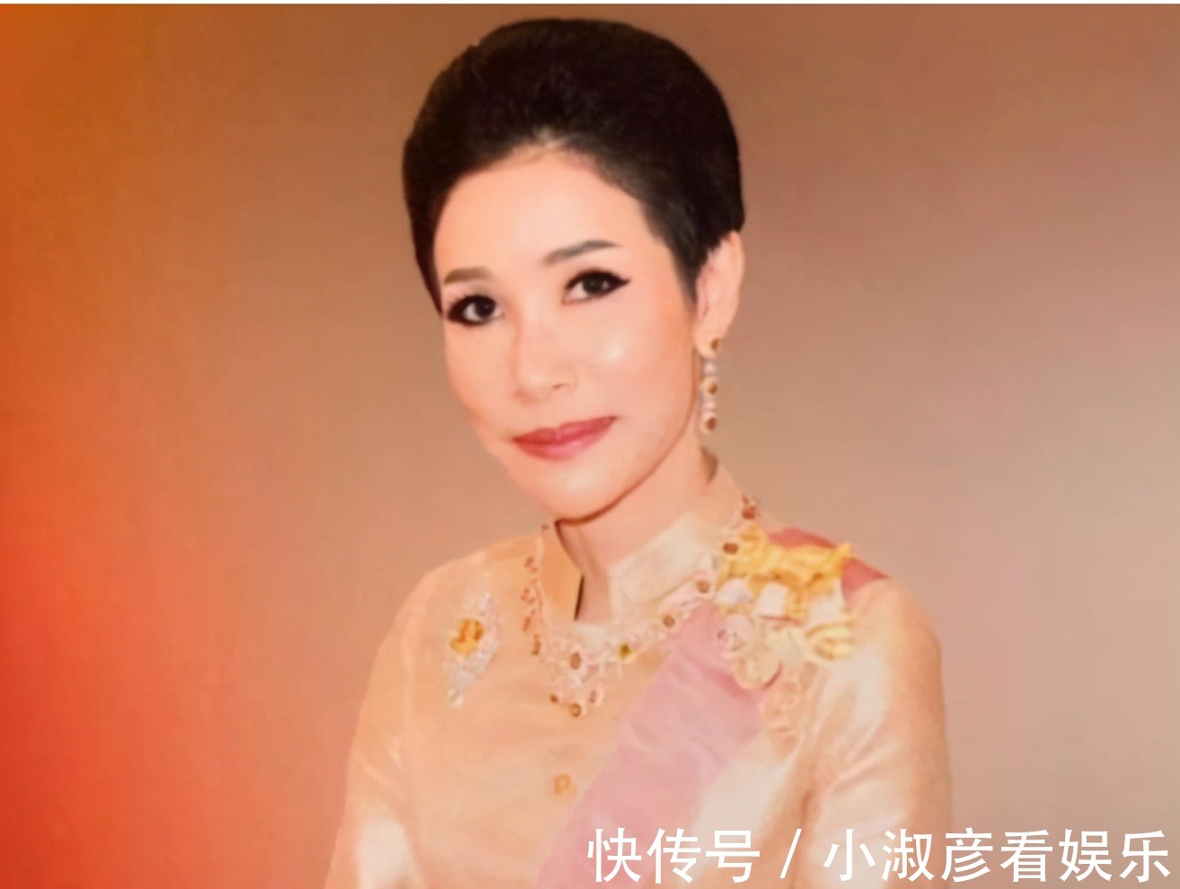 诗妮娜|从小护士到贵妃，玛哈宠妃诗妮娜的手段有多绝？