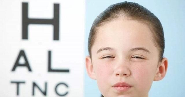 日常生活中|四岁娃近视400度,只因父母疏忽保护孩子视力,别忽视这些细节