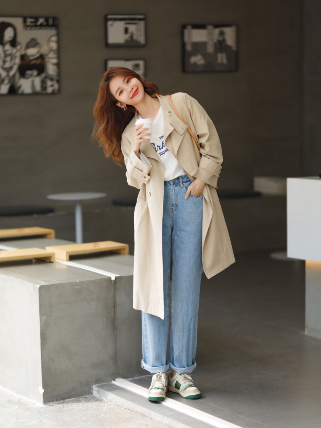 针织开衫|秋天，牛仔裤怎么穿才高级？和针织衫或背心搭配减龄洋气，超好看