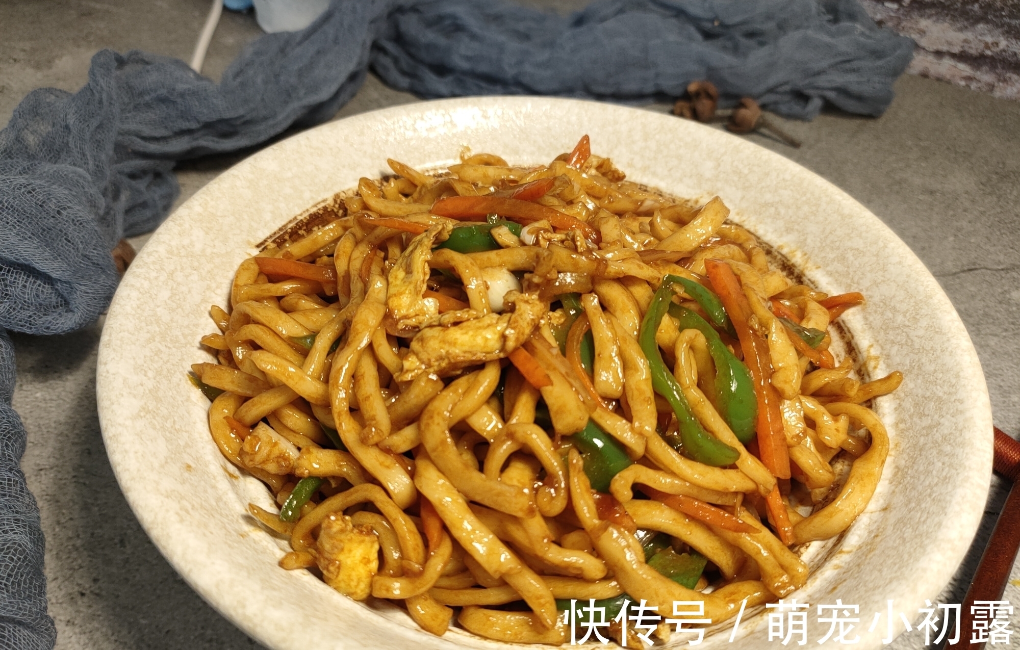 疫情宅家一星期，半袋面粉已见底，6天面食不重样，网友：真馋人