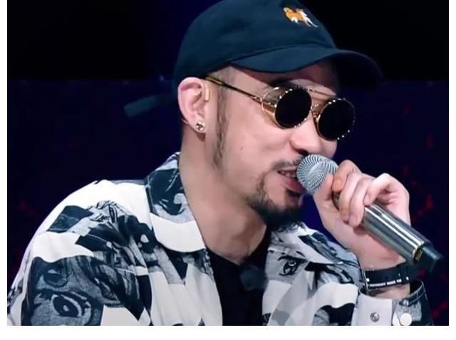 第二位艺人翻车?《披荆斩棘的哥哥》遭质疑,官方点名嘉宾热狗