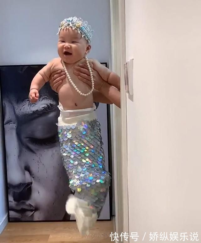 美人鱼|妈妈将儿子打扮成“美人鱼”,珠光宝气的模样萌翻了,网友人工饲养的
