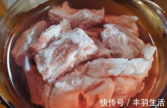 浸泡|炖排骨汤，不要只会焯水，做好3点，排骨香软好吃，汤汁鲜美