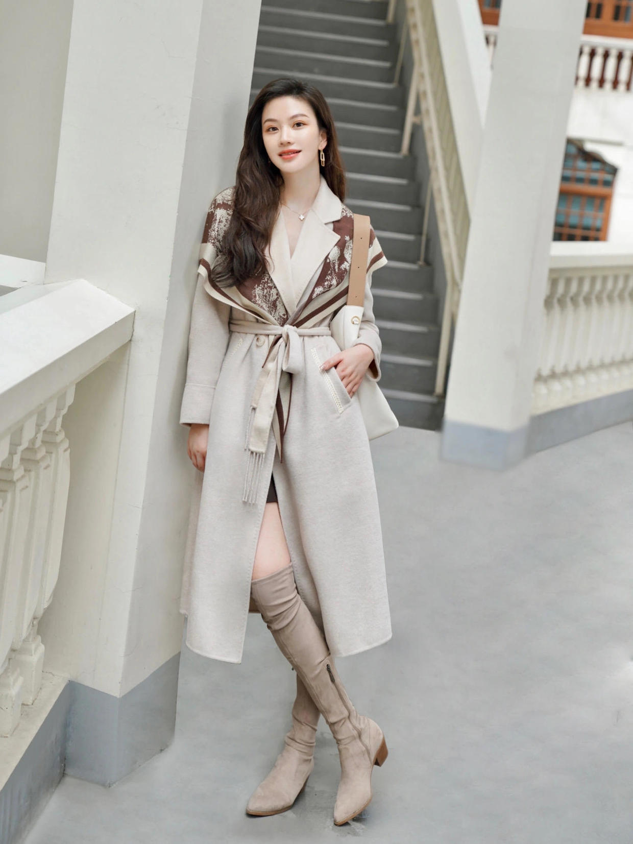 大女人 冬季穿衣越简单越高级,看看这些大衣穿搭,优雅温柔又不显胖