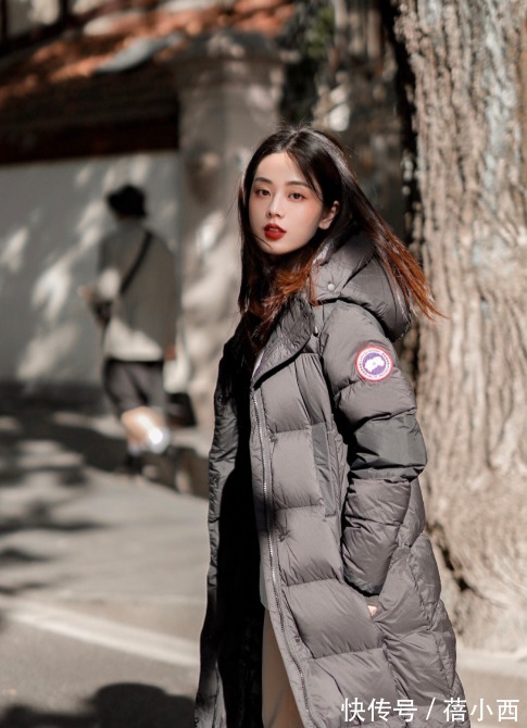 穿搭|毫不费力的御寒穿搭,看这些时髦羽绒服look就够,温度与风度并存