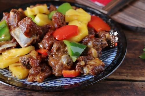 凤梨是啥和菠萝有区别吗？别说两者还真不一样，别常吃又分不清楚