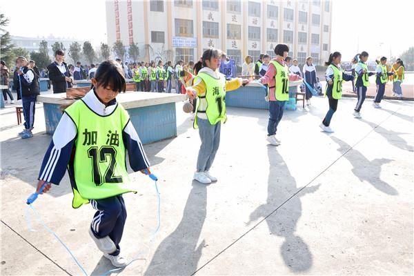 宣威市海岱镇初级中学首届体育文化艺术节精彩纷呈