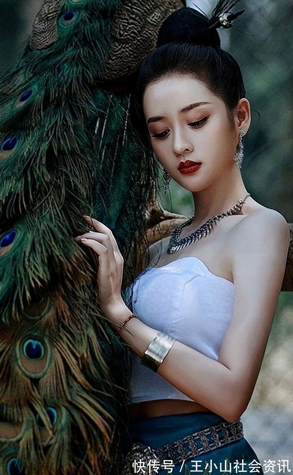 梅笑#七绝·十二首丨欲望新岁斟纯酒,喜鹊登梅人月圆