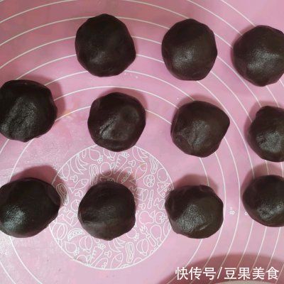 配方|零失败！私房专用配方！酥到掉渣的蛋黄酥