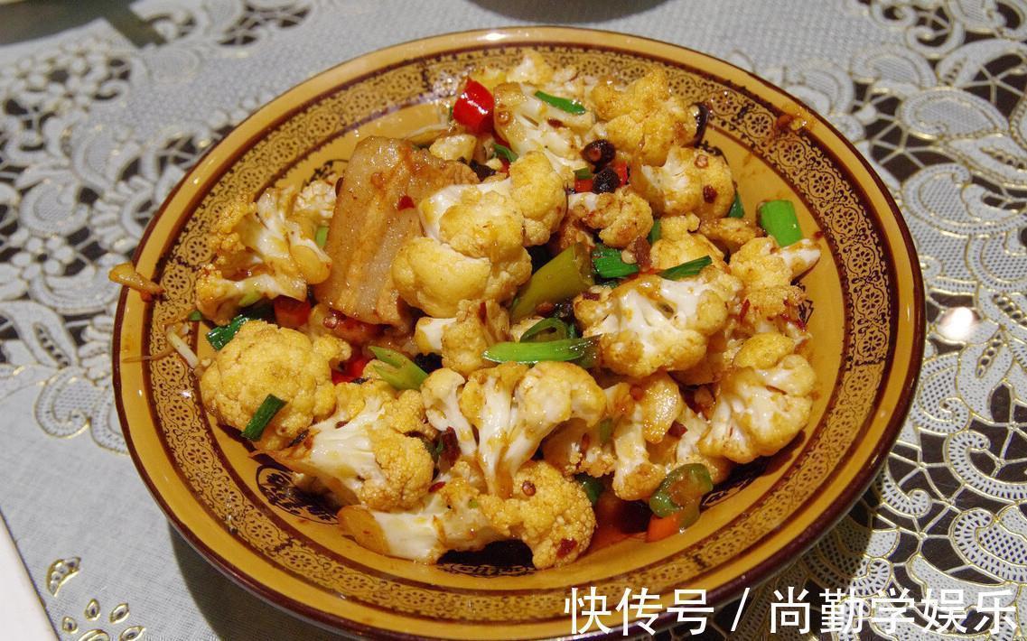 炒花菜,先焯水还是先过油?都不对,教你一招,花菜香脆又入味