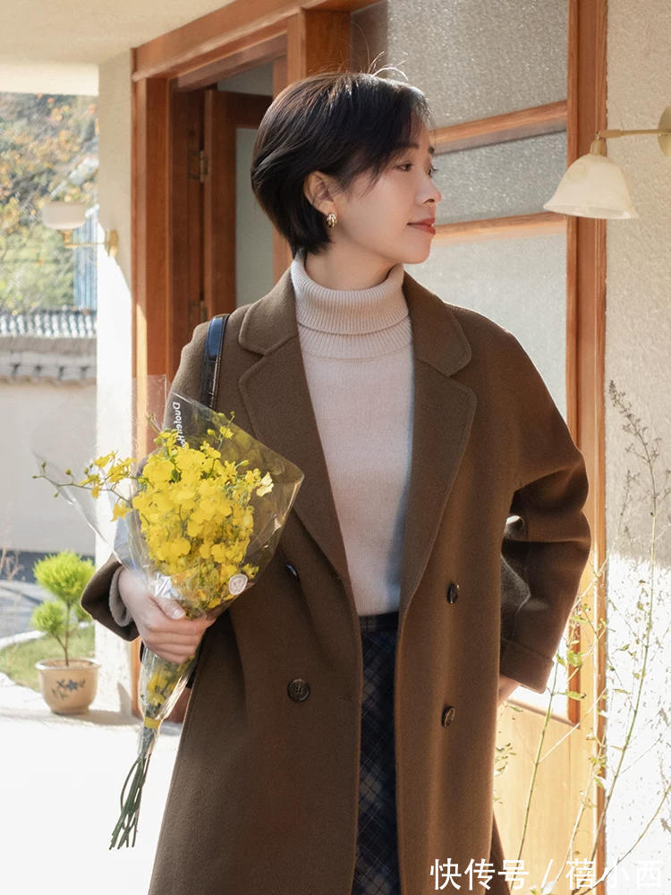 时尚|冬季赶时髦就穿“基础色大衣”,时尚又优雅,配裤子、裙子都好看