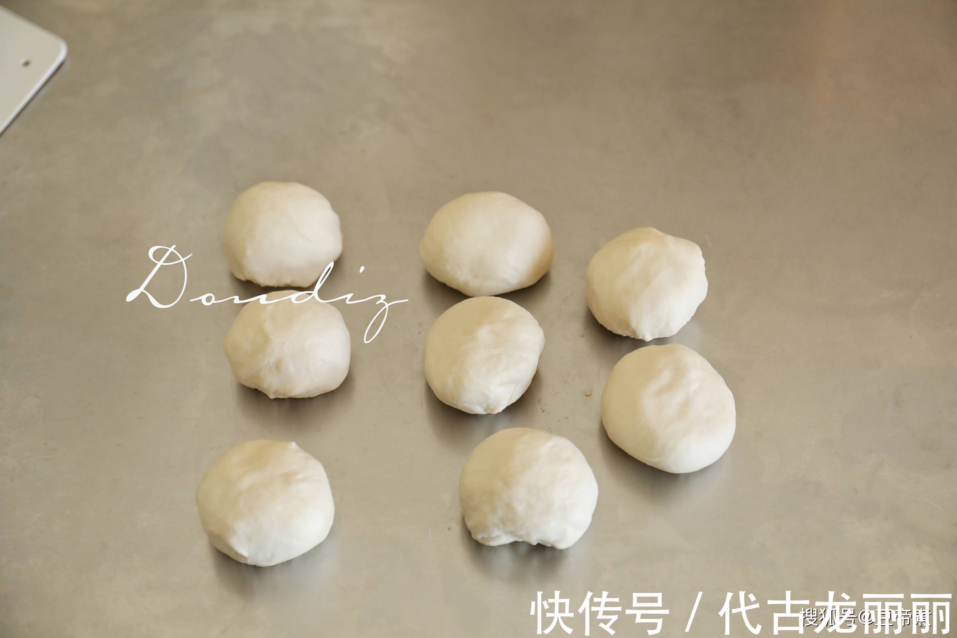 市场上卖得火爆的面包，做法没有你想的那么难，看一看你也就会