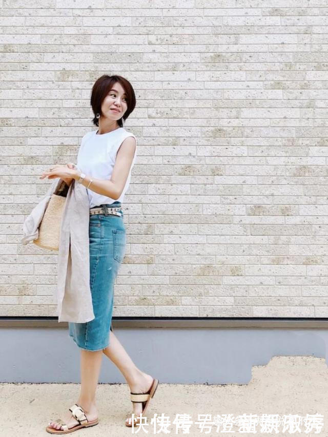 日常穿搭|这位日本主妇50岁，适龄穿搭简约又大方，堪称行走的时尚教科书