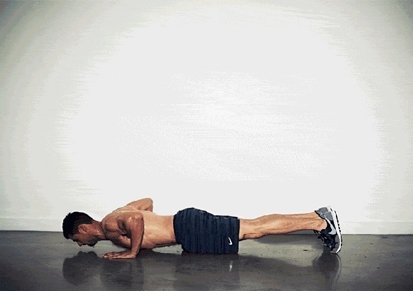 普朗克|俯卧撑可以天天练吗中年大叔坚持一个月,健身前后对比令人咋舌